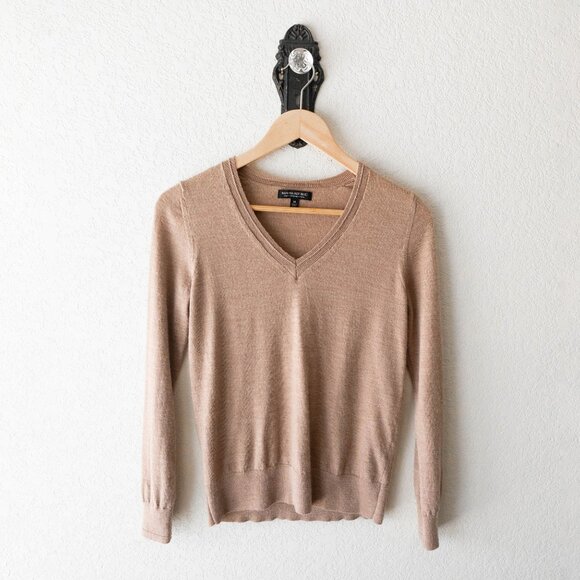 Banana Republic Women’s Size M Camel 100% Merino Wool V-Neck Sweater Top - Picture 1 of 6